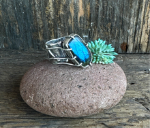 Load image into Gallery viewer, Luna Ring - Organic Prong Set Labradorite
