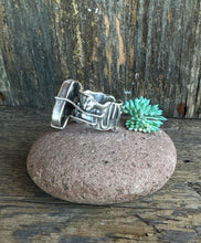 Load image into Gallery viewer, Luna Ring - Organic Prong Set Labradorite
